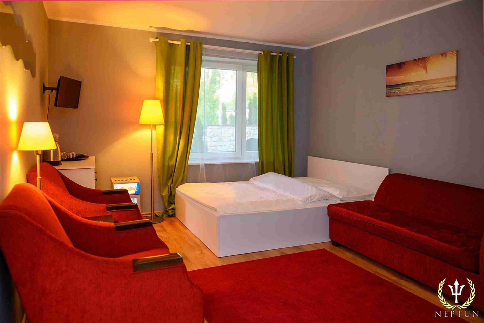 Hotel Neptun ยาสต์เชอเบีย กูรา ภายนอก รูปภาพ