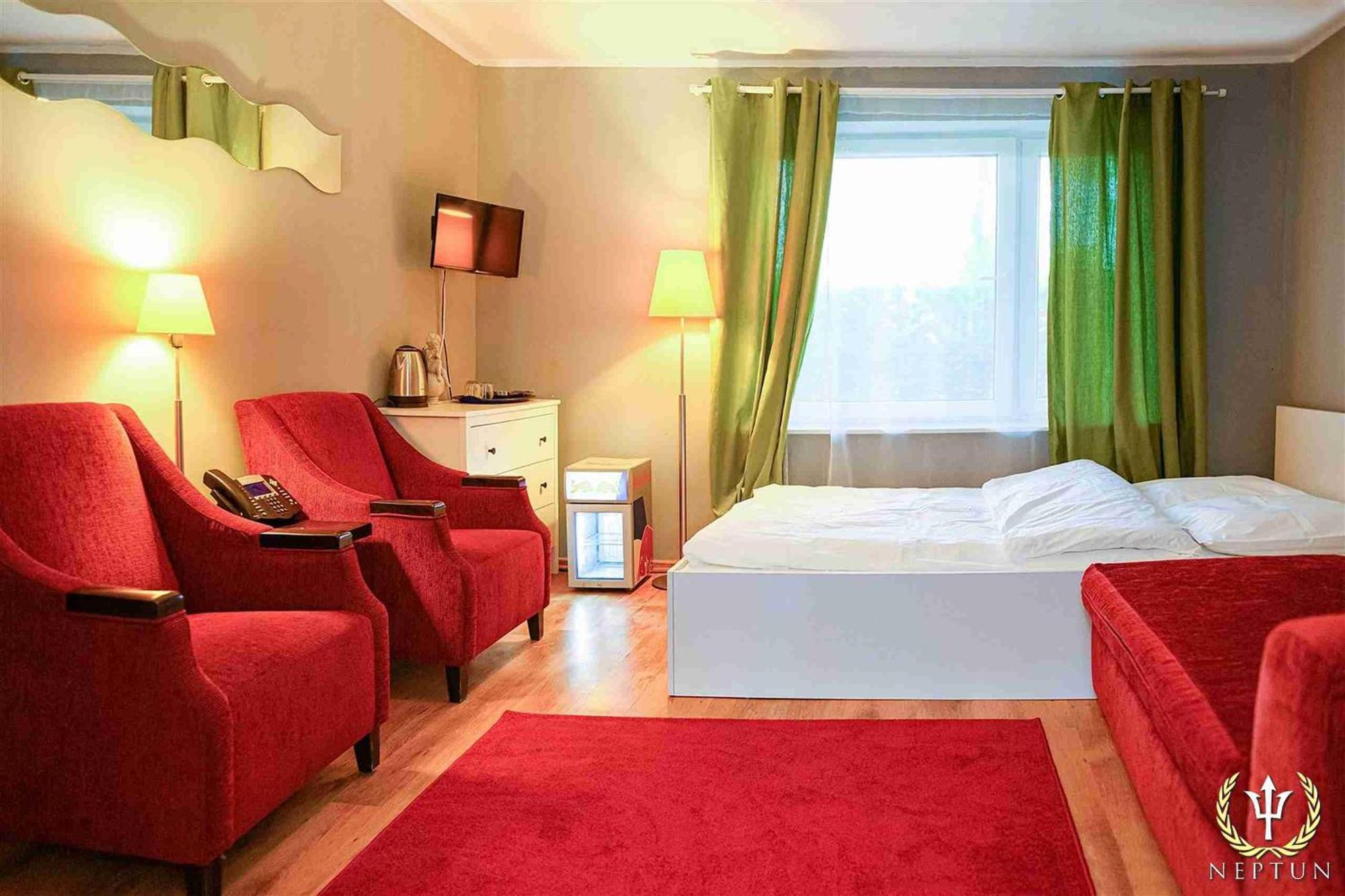 Hotel Neptun ยาสต์เชอเบีย กูรา ภายนอก รูปภาพ
