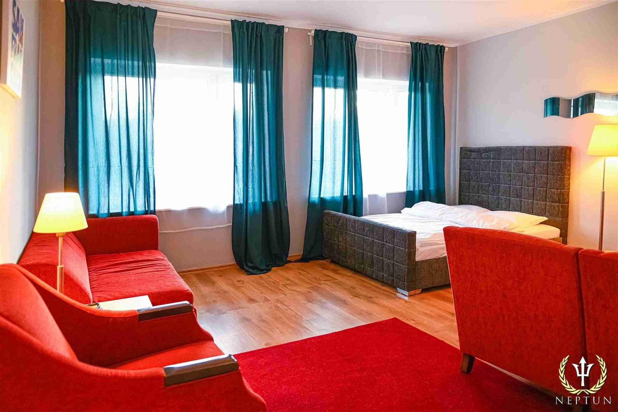 Hotel Neptun ยาสต์เชอเบีย กูรา ภายนอก รูปภาพ