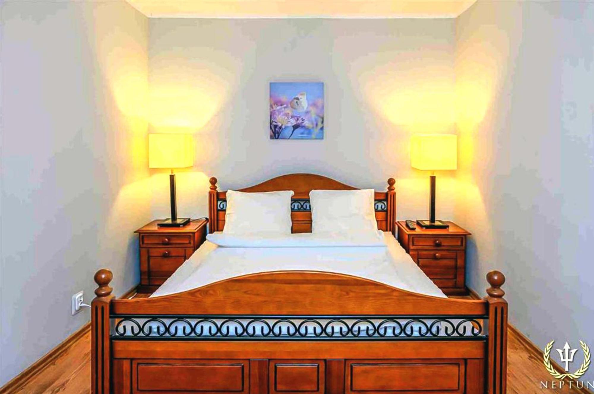 Hotel Neptun ยาสต์เชอเบีย กูรา ภายนอก รูปภาพ