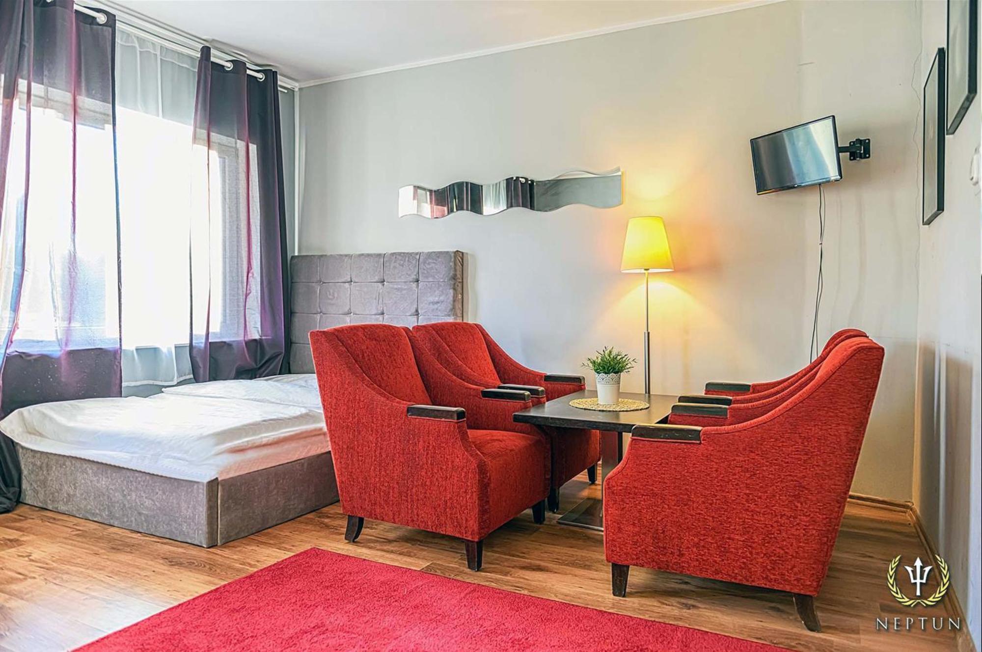 Hotel Neptun ยาสต์เชอเบีย กูรา ภายนอก รูปภาพ