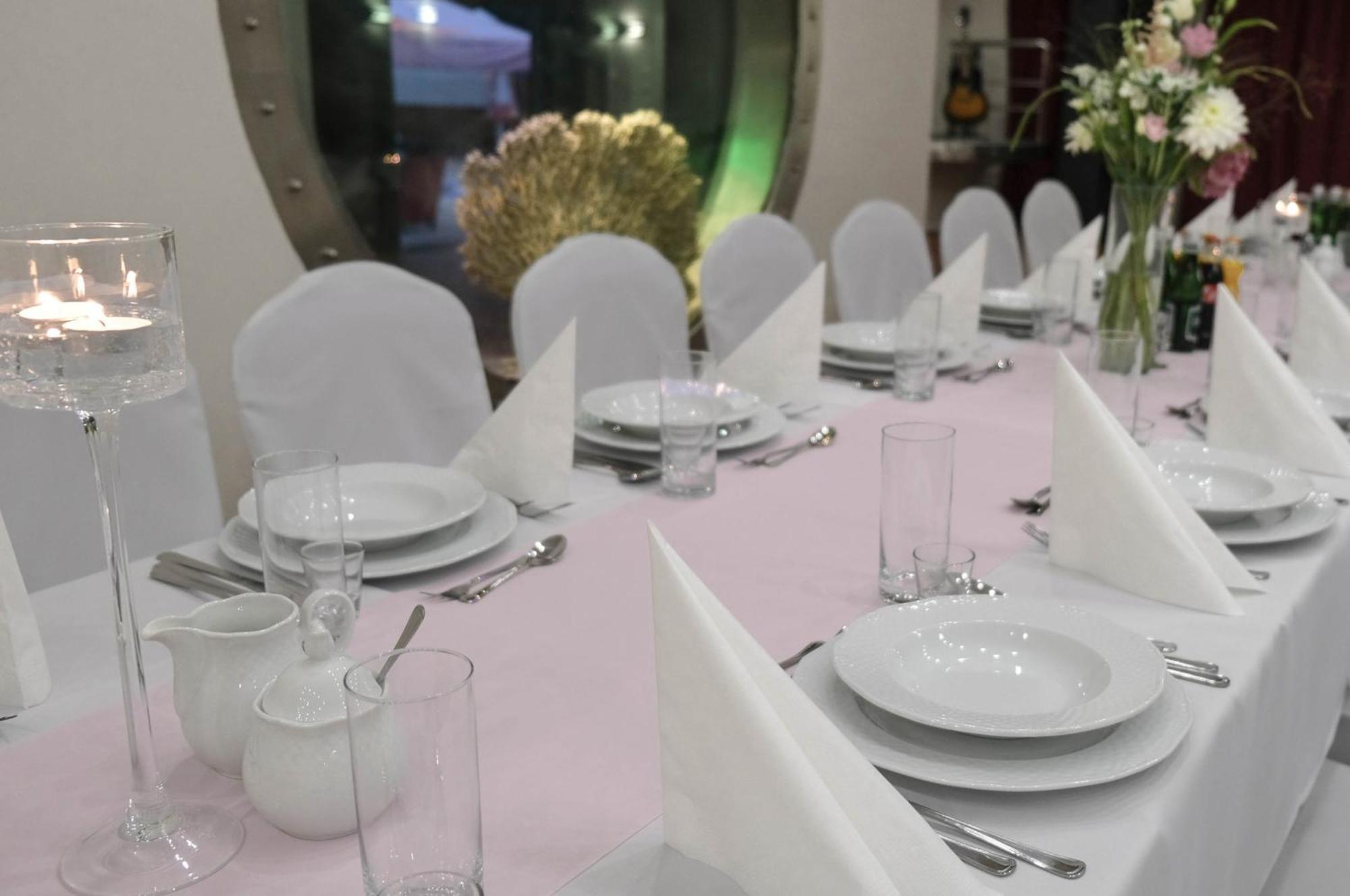 Hotel Neptun ยาสต์เชอเบีย กูรา ภายนอก รูปภาพ