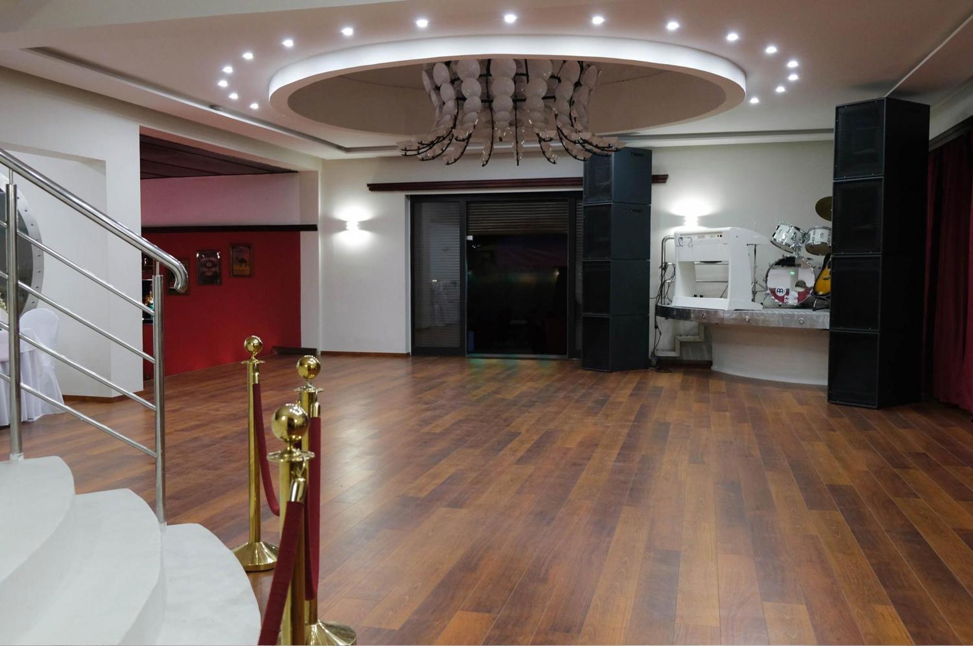 Hotel Neptun ยาสต์เชอเบีย กูรา ภายนอก รูปภาพ