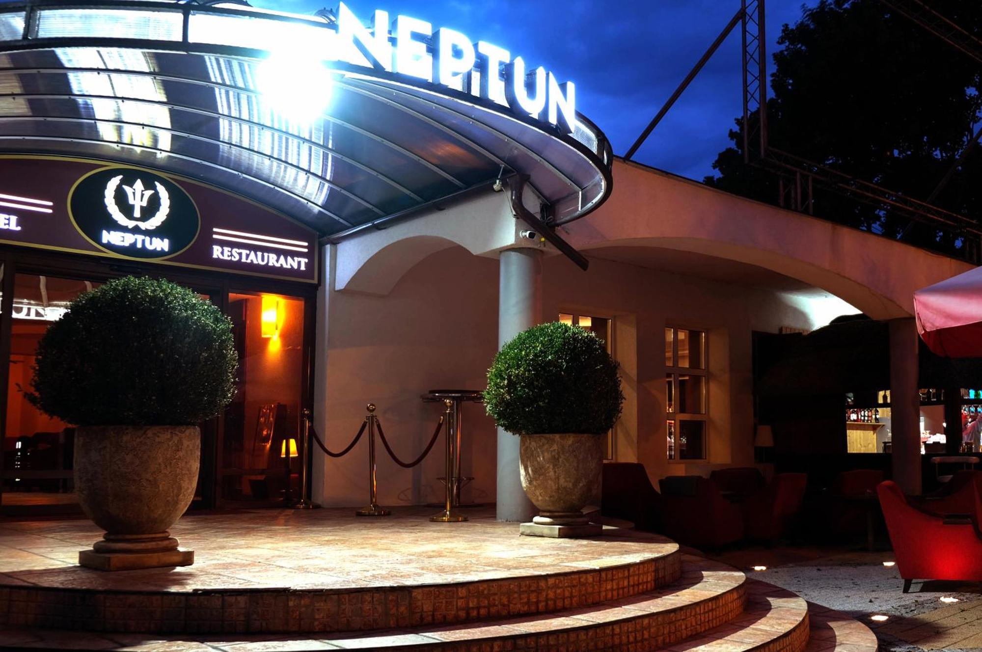Hotel Neptun ยาสต์เชอเบีย กูรา ภายนอก รูปภาพ